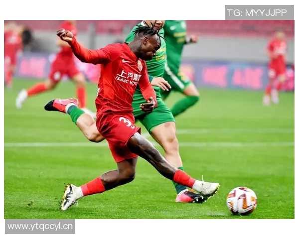 上海海港对阵武汉三镇巴尔加斯精彩对决引发球迷热议与期待